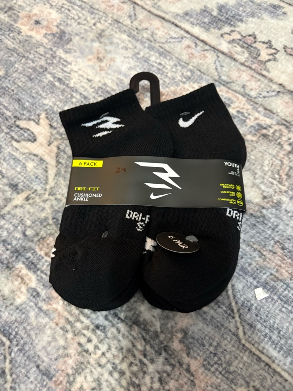 Nike Zoom Youth Dri-FIT Cushioned Ankle Socks - Black with White Swoosh (6 Pack)